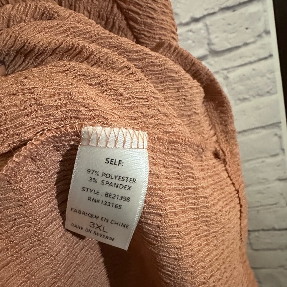 NWT -Short sleeve - Nordstrom, Everleigh peachy terra-cotta color poly blend - Picture 4 of 4